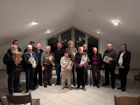 Langjährige Mitglieder wurden für ihre Treue und ihr Engagement in der Feuerwehr Oberjosbach ausgezeichnet.