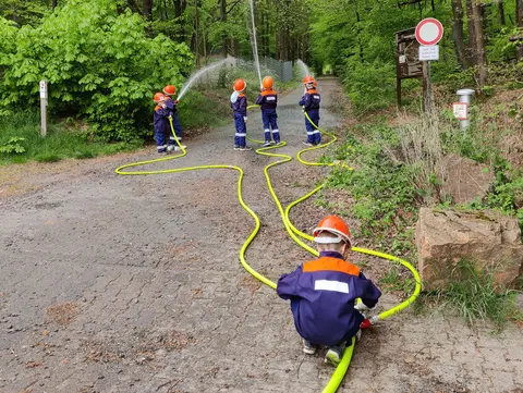 Löschangriff Kinderfeuerwehr
