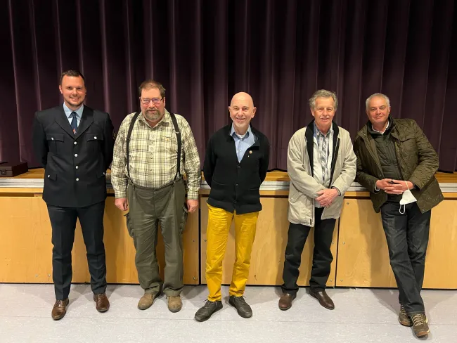 Ehrungen für langjährige Mitgliedschaft im Verein (von links nach rechts): Florian Forster (stellv. Vereinsvorsitzende), Dieter Kleber, Hans Breunig, Ludwig Schneider, Thomas Hiess